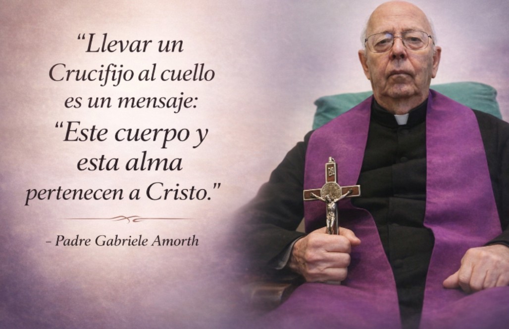 LLEVAR UN CRUCIFIJO AL CUELLO